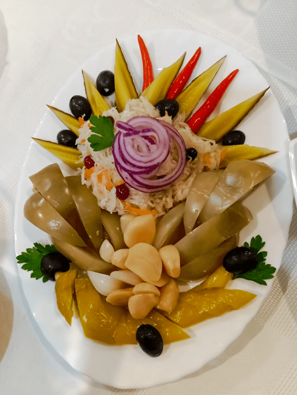 Ассорти солений с капустой, огурцами и перцем